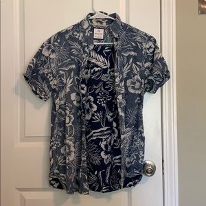Men’s Hawaiian styled shirt